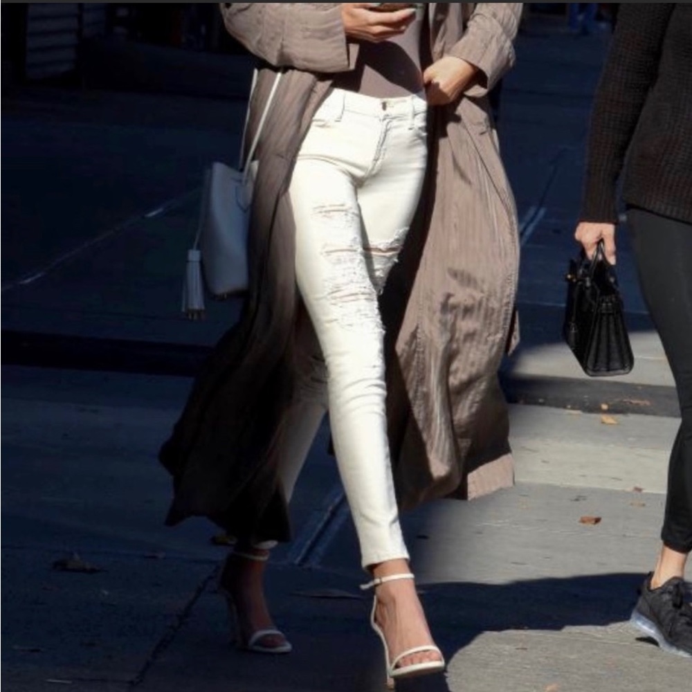 J Brand Mid Rise Super Skinny Jean in DIVO wash